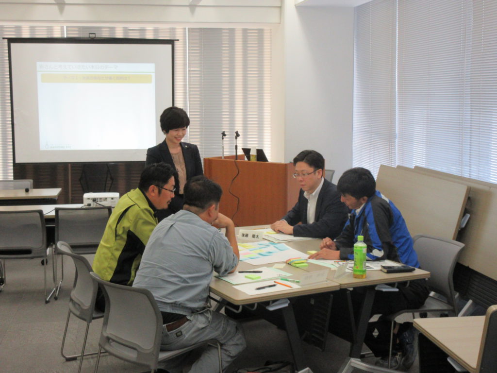 四日市市役所主催の働き方改革事業「ワークスタイル・イノベーションカフェ」の様子